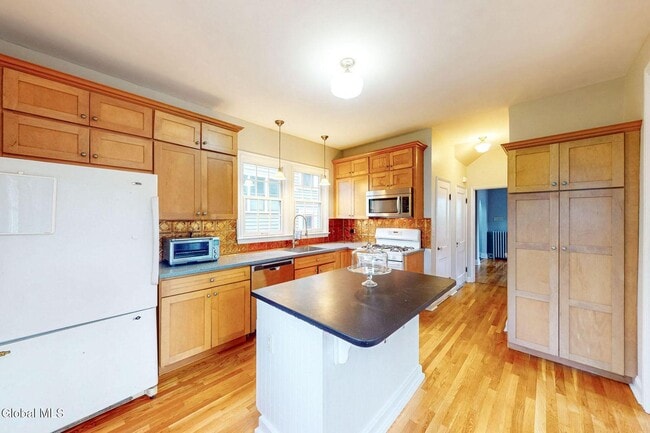 24 W Erie St