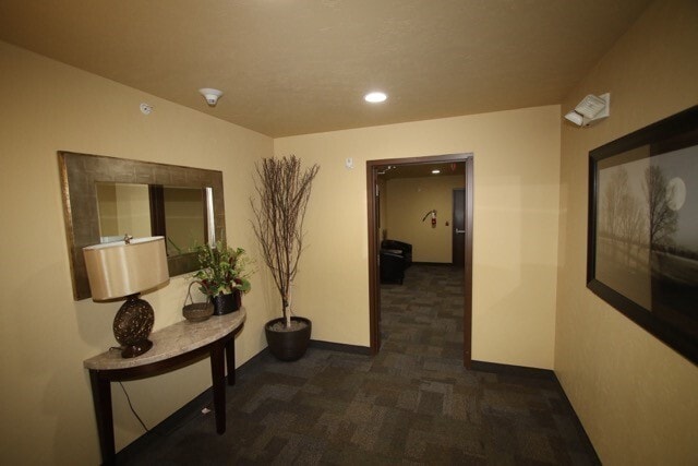 Building Photo - 2 Bedroom Condo close to Downtown and Shop... Unit 202