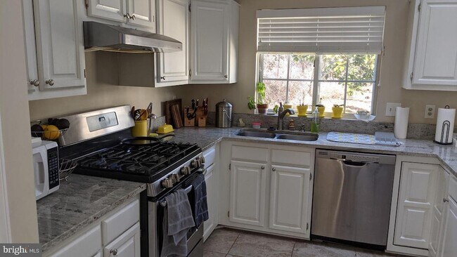 Photo - 407 Deerpath Ave SW