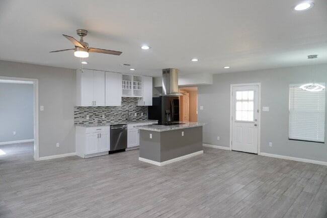 Charming Fully Updated 1930's Cottage in Jefferson Terrace