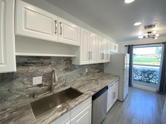 Photo - 2450 Black Olive Blvd Unidad A