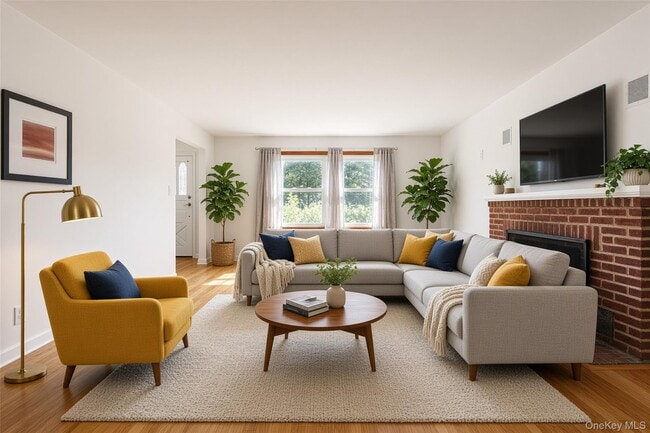 Photo - 121 Manhasset Ave