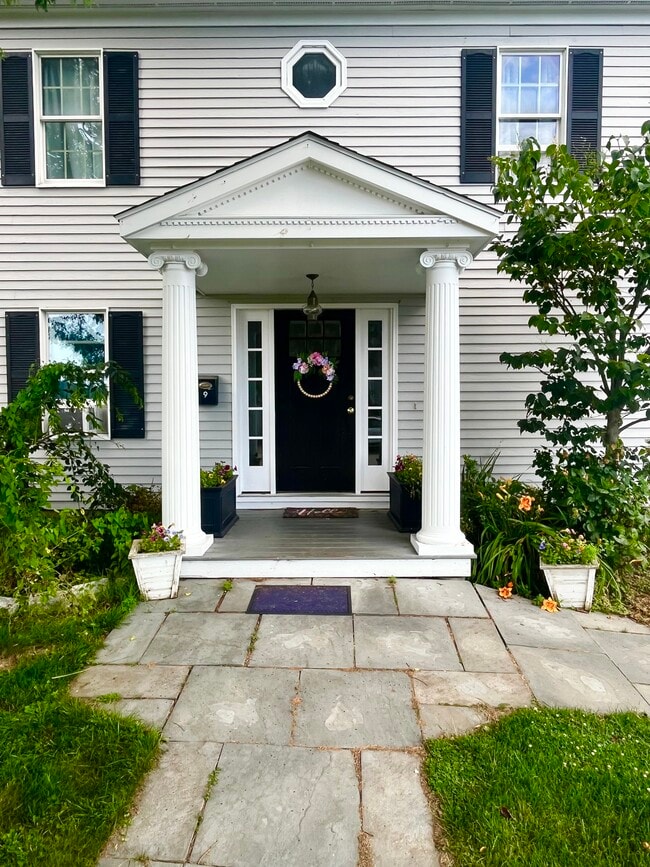 Photo - 9 Greenlaw Blvd House