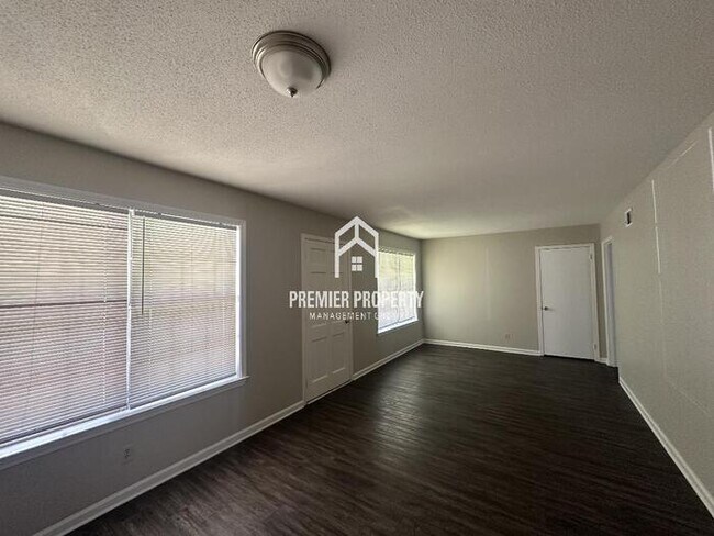 Photo - 5298 Dare Ave