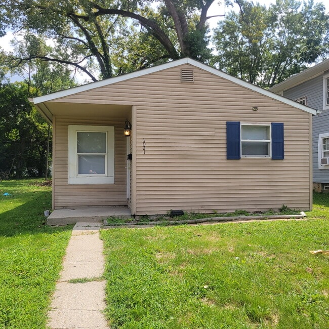 Building Photo - 4BR/1.5BATH House near Fairgrounds!