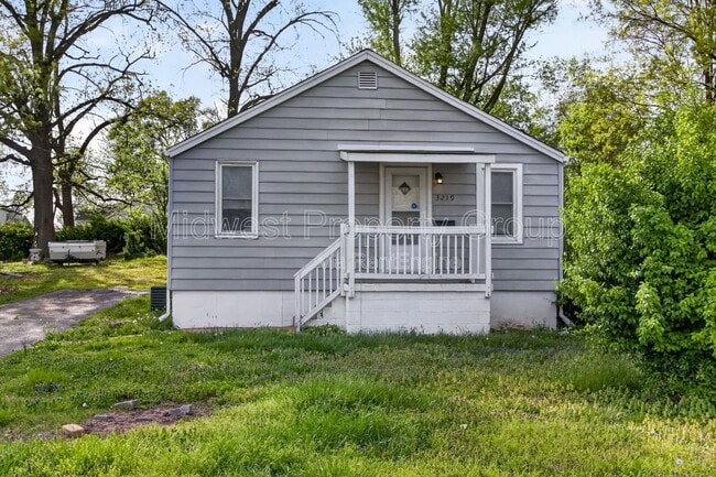 Building Photo - 3219 Royalton Ave