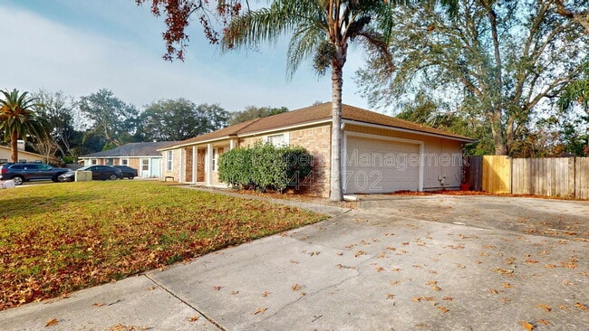 Building Photo - 12947 Tree Wy Ct N