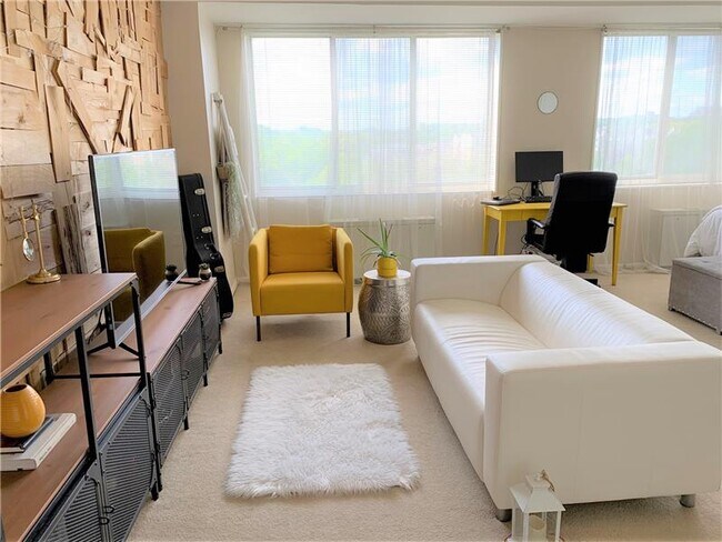 Photo - 10401 Grosvenor Pl Unidad #1405