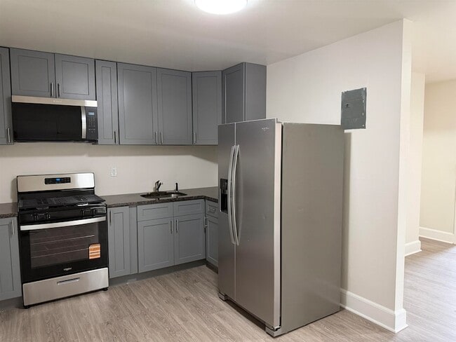 Building Photo - 423 Avenue C