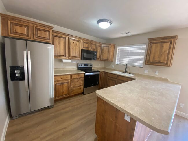 Photo - End Unit Townhome with 3 beds 2.5 baths. Unit 44