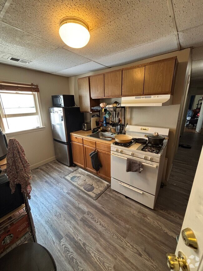 Building Photo - 169 Windsor St Unit 2 Rental