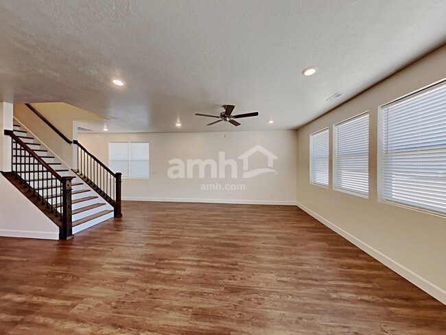 Photo - 1192 Wagon Way