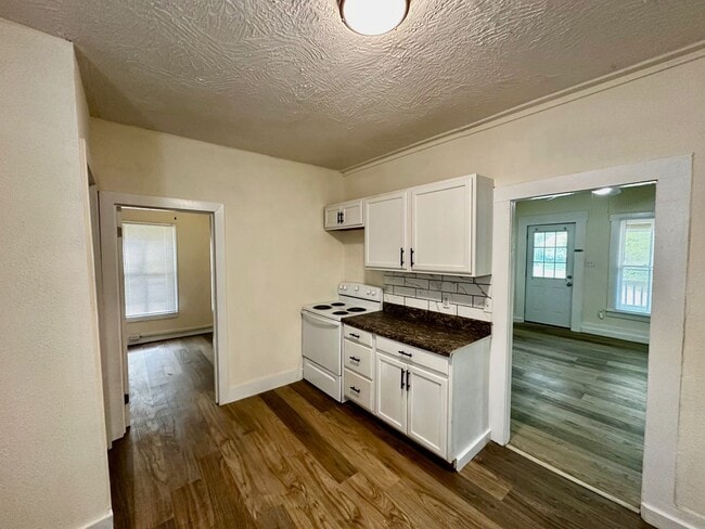 Photo - Nicely finished 2 bedroom bungalow