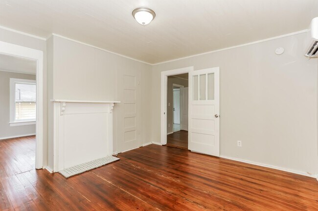 Photo - 818 Williams St