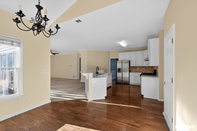 Photo - 420 White Rose Trce