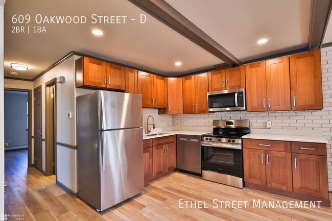Building Photo - 609 Oakwood St Unit D Rental