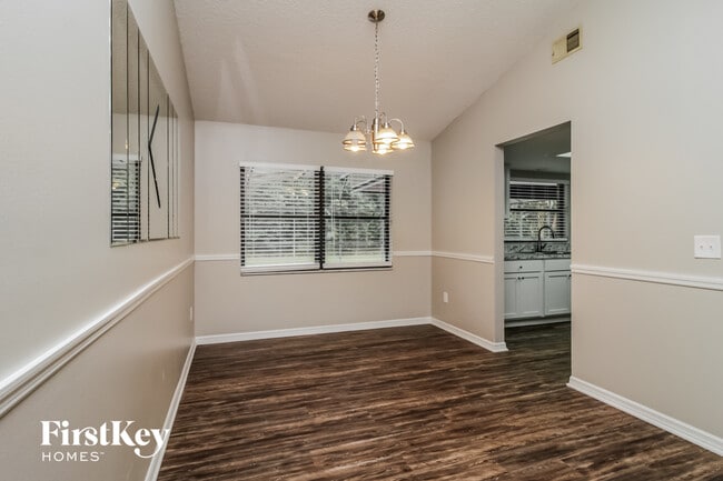 Photo - 836 Sylvia Dr