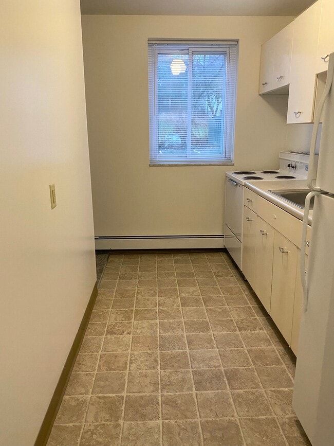Velma Court