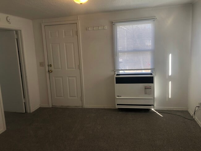 Photo - 555 SW State St