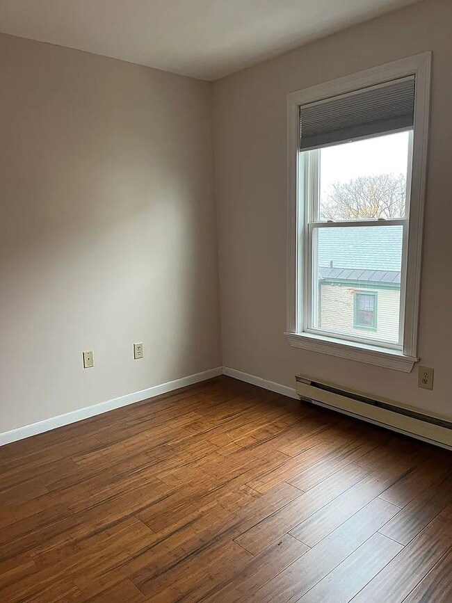 Photo - Bright, Updated 2-Bedroom in Prime Burlington Location — Available Now & FREE January Rent!
