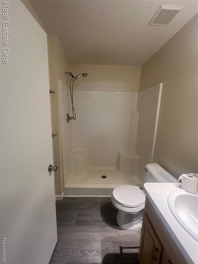 Photo - 15815 Lakeside Dr Unit 7