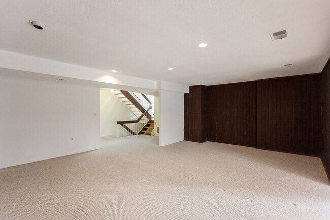 Photo - 7036 Buxton Terrace