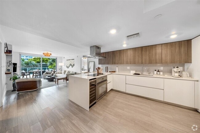 Building Photo - 1025 92nd St Unit 306 Rental