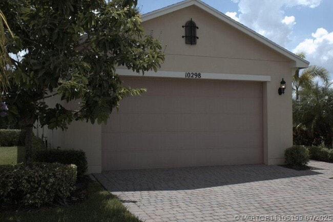 Building Photo - 10298 SW Silverberry Ct