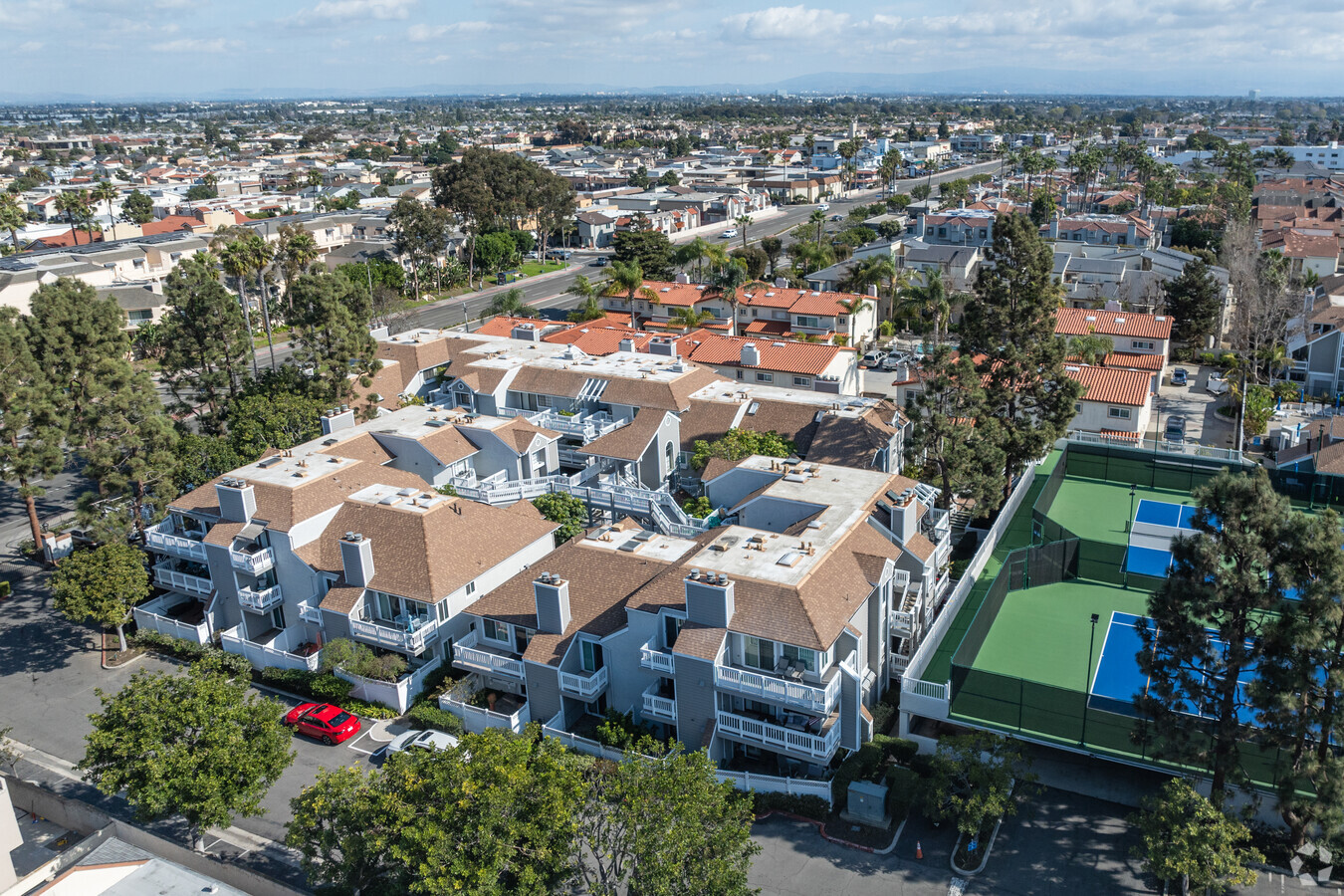 4682 Avenida Warner - Pointe Surfside