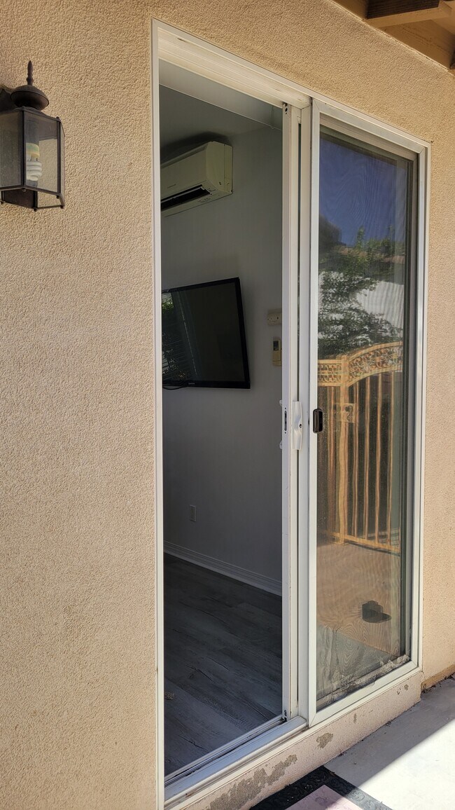 Photo - 21672 Front St