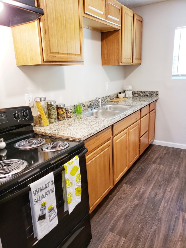Kitchen - The Pointe North Apartments