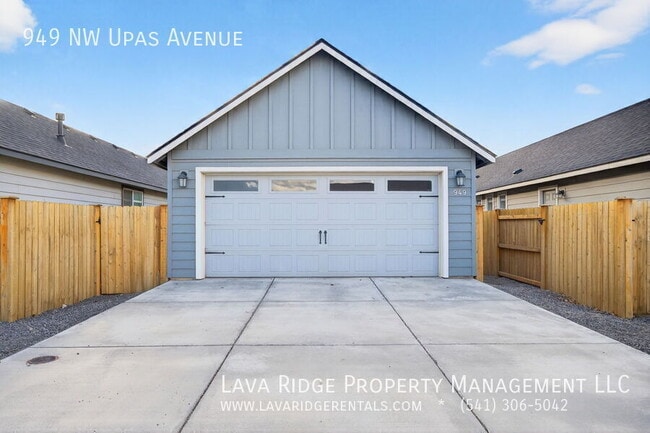 Building Photo - 949 NW Upas Ave