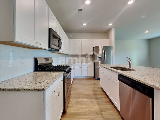 Photo - 306 Squire Pope Rd