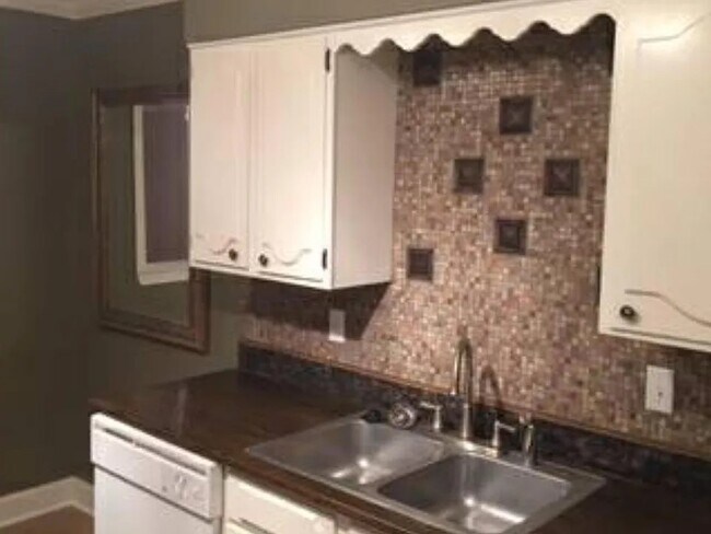 Photo - 562 Westmoreland Pl