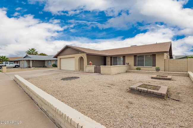 5055 W Vogel Ave