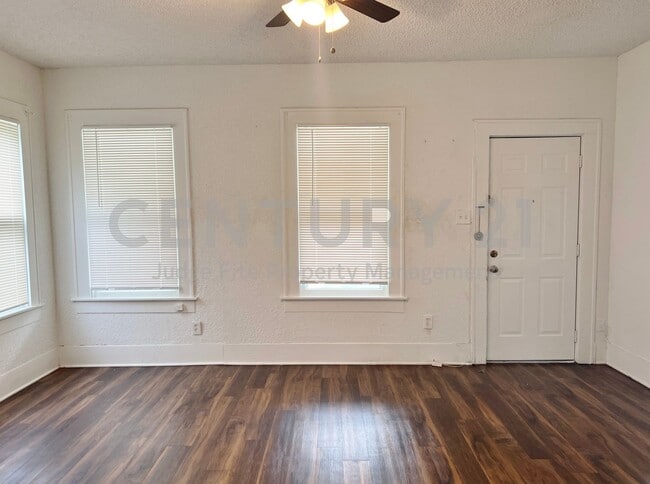Photo - 2/1 in Established S. Dallas Neighborhood For Rent!