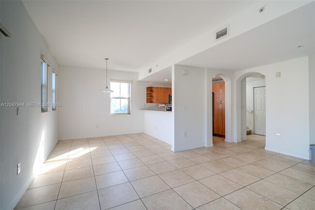 Building Photo - 10855 NW 88th Terrace Unit 212