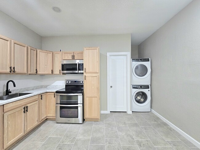 Photo - 103 E Ash Ave Townhome