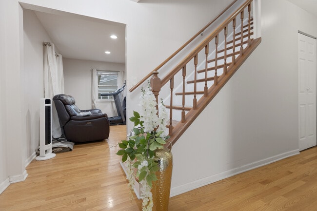 Photo - 818 Dunbar Ct