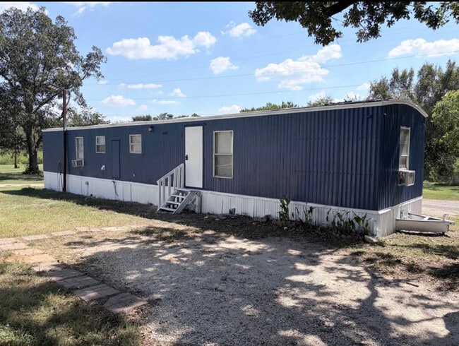 Building Photo - 215 Weeks Rd