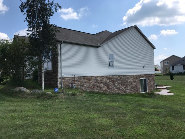 Photo - 1686 Sandy Lake Rd