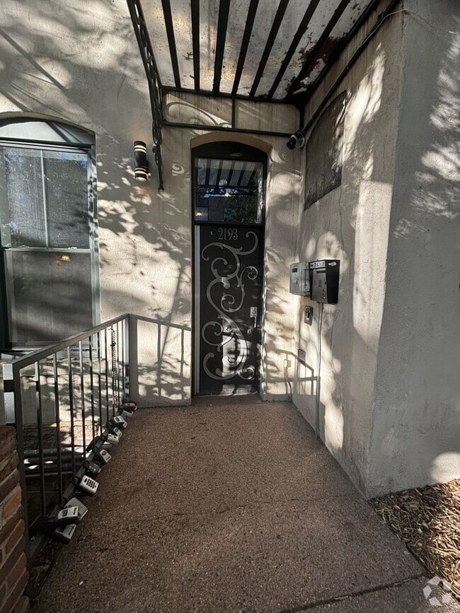 Building Photo - Stylish Loft Living Steps Away from Coors ...