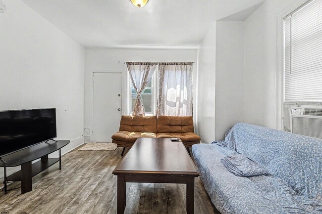 Photo - 101 N Brighton Ave Unidad B