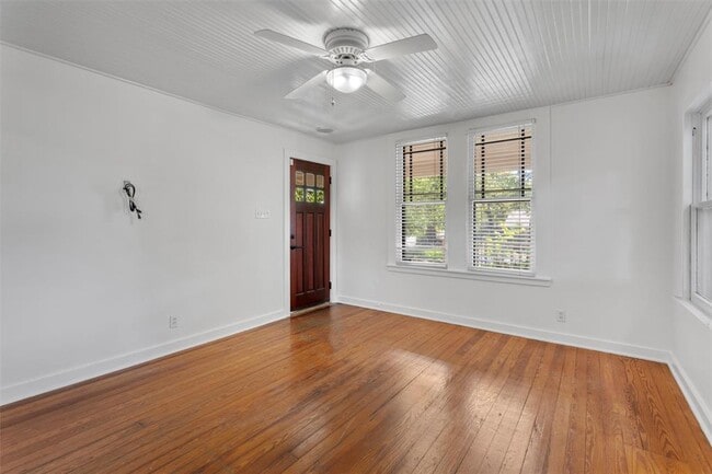 Photo - 1800 Waterston Ave