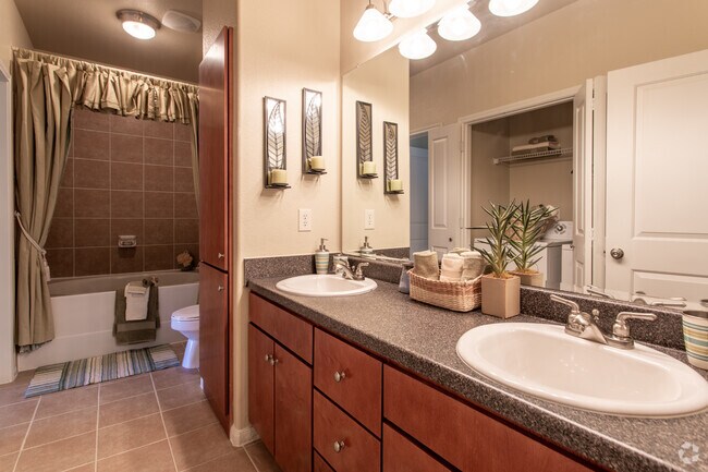 1 BR, 1 BA - 850 SF - Turnberry