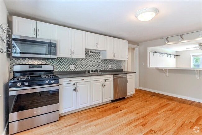 Building Photo - 37 Aldrich Rd Unit 1 Rental