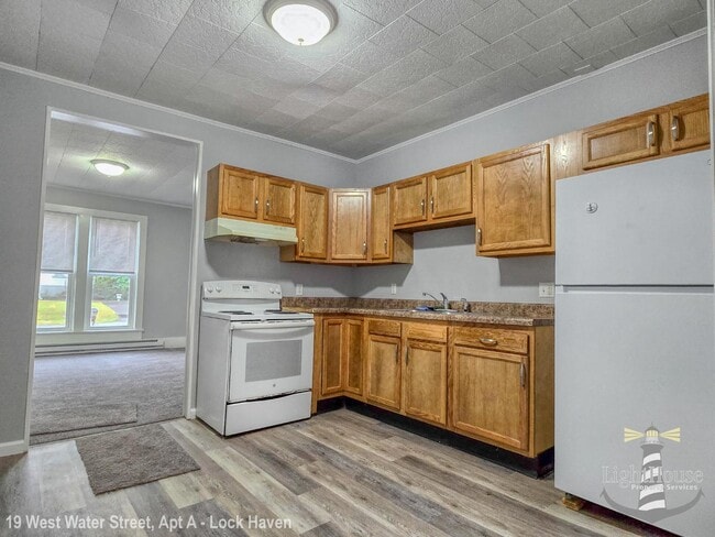 Photo - 19 E Water St