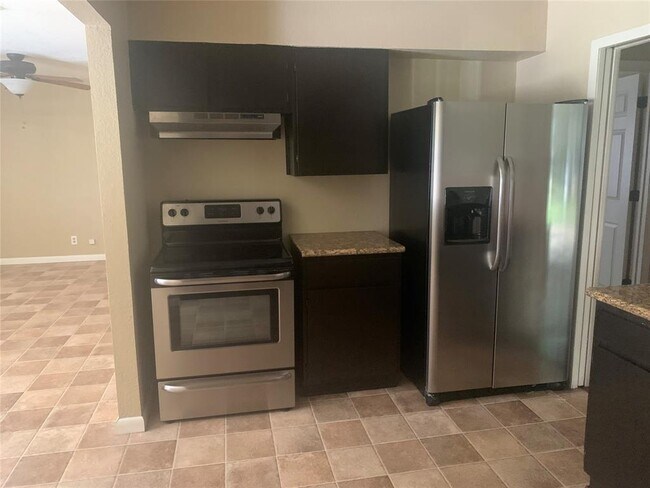 Photo - 305 Carnation St