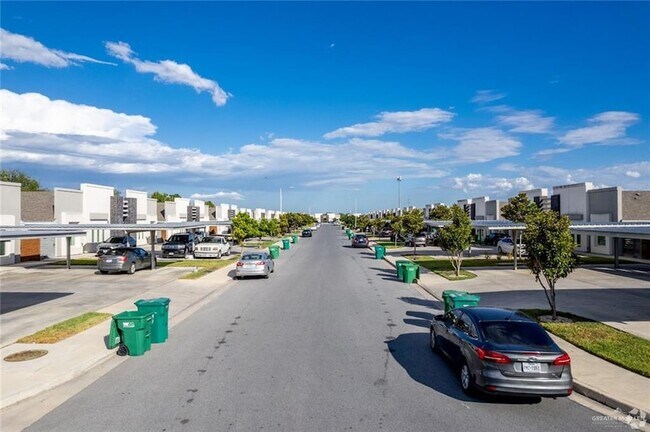 Photo - 1705 W Garrison Dr Unidad 2