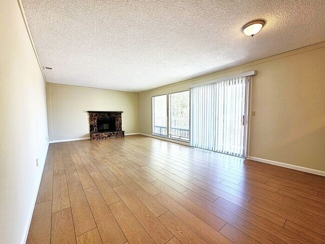 Photo - Beautiful, Very Large 2 Bedroom with Garage, Fireplace, Balcony & A/C Near Washoe Golf Course